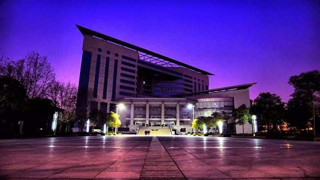 湖北大學(xué)夜景