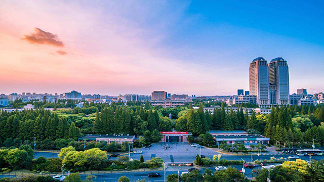華東理工大學(xué)夜景