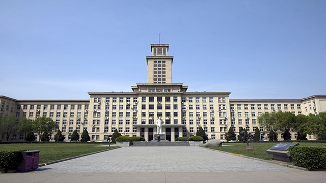 南開大學(xué)前廣場