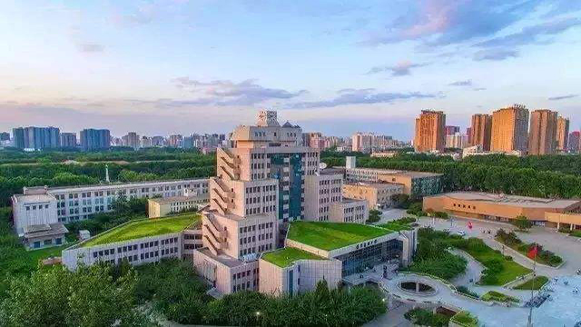 西安交通大學(xué)操場(chǎng)